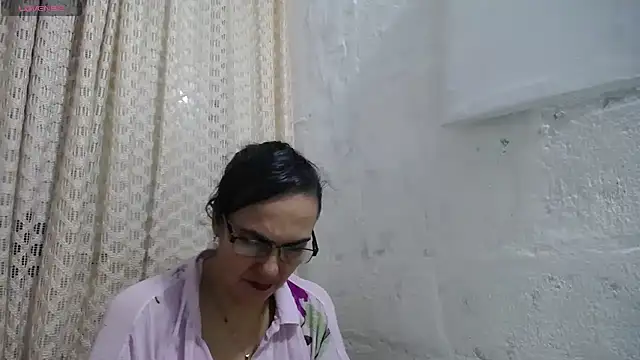 Snapshot of gabbyparker_ chatting on September 17, 9:33 am gabbyparker online show from September 17, 9:33 am