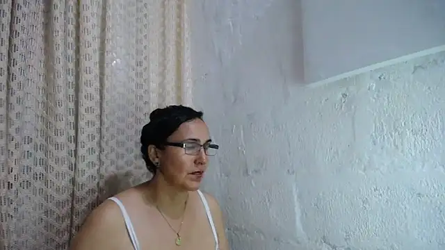 gabbyparker  online show from October 17, 9:50 pm