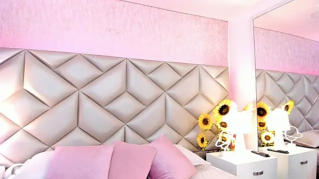 dafnne hall online show from December 2, 4:18 am