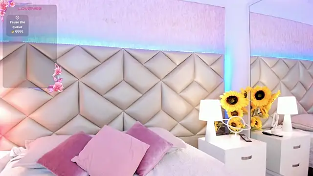 dafnne hall online show from December 5, 4:21 am