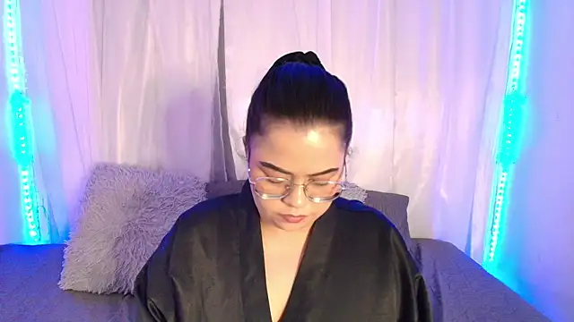 Snapshot of LilyRousee chatting on June 21, 11:29 pm LilyRousee online show from June 21, 11:29 pm