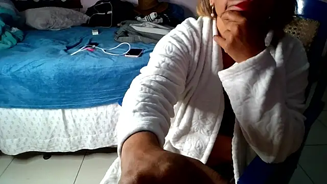 ju muniz01 online show from July 2, 11:27 am