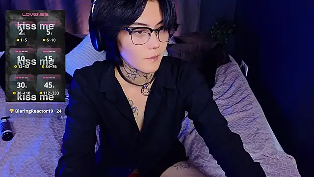 GothXRaven online show from October 3, 4:04 pm