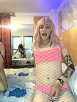 Snapshot of femdomroom chatting on April 11, 7:45 am femdomroom online show from April 11, 7:45 am