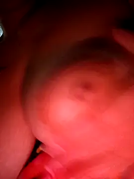 Snapshot of BomBomLuu chatting on December 18, 11:44 pm BomBomLuu online show from December 18, 11:44 pm