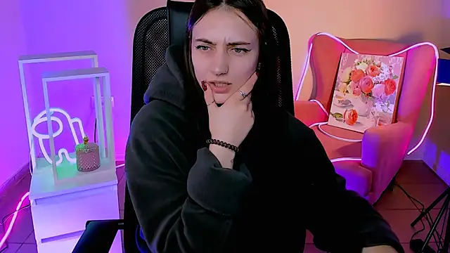 Snapshot of olivianorton chatting on September 30, 12:32 pm olivianorton online show from September 30, 12:32 pm