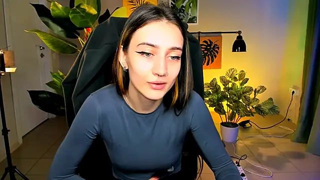 Snapshot of olivianorton chatting on October 4, 10:35 am olivianorton online show from October 4, 10:35 am