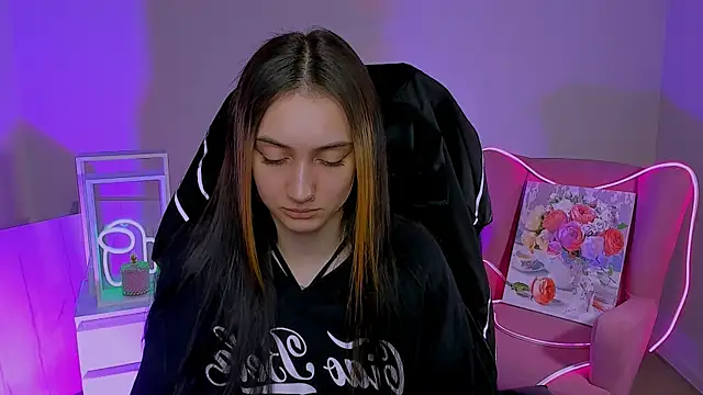 Snapshot of olivianorton chatting on October 16, 1:12 pm olivianorton online show from October 16, 1:12 pm