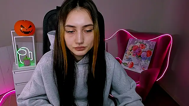 Snapshot of olivianorton chatting on October 28, 1:36 pm olivianorton online show from October 28, 1:36 pm