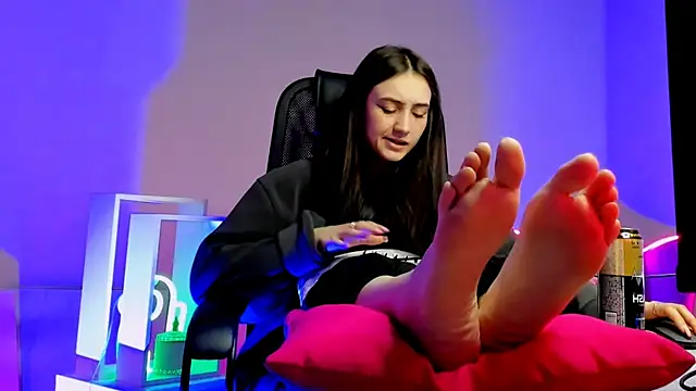 Snapshot of olivianorton chatting on November 24, 3:34 pm olivianorton online show from November 24, 3:34 pm