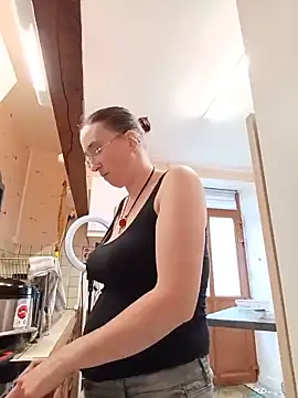 Sophierob1 online show from June 15, 12:40 pm