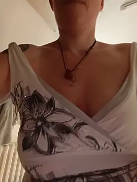 Sophierob1 online show from June 17, 6:49 am