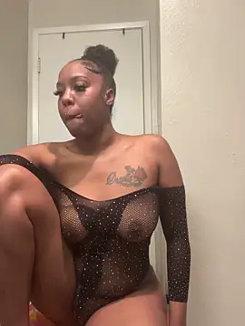 ObsessedWLyla online show from November 10, 10:58 am