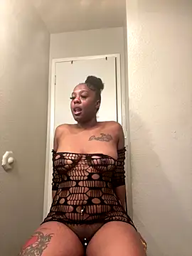 ObsessedWLyla online show from November 13, 8:57 am