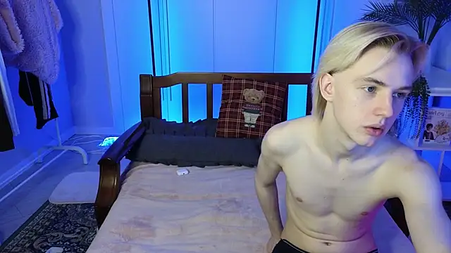 saintlauren1 online show from November 29, 7:17 pm