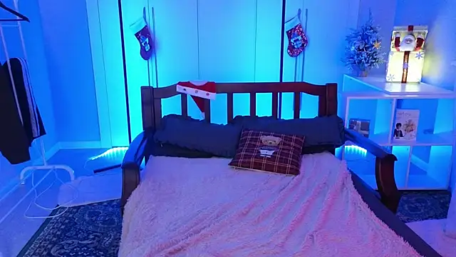 saintlauren1 online show from December 19, 8:38 pm