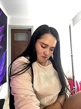 Snapshot of Rouse69_ chatting on December 21, 7:48 am Rouse69 online show from December 21, 7:48 am