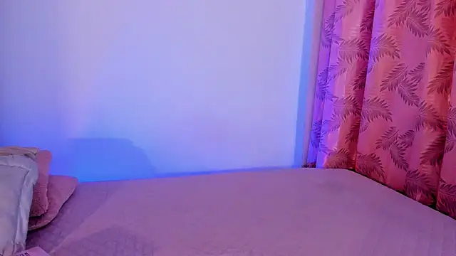 riley bensongh online show from February 6, 9:29 pm