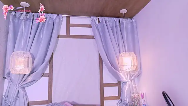 Snapshot of RenataLeclair chatting on April 20, 3:59 pm RenataLeclair online show from April 20, 3:59 pm