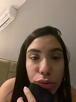 Snapshot of RenataLeclair chatting on June 11, 2:33 am RenataLeclair online show from June 11, 2:33 am