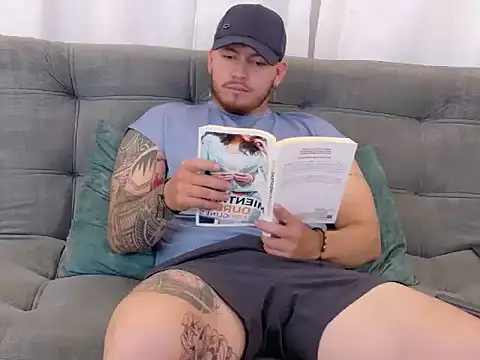 Snapshot of JaxRagnar chatting on May 19, 1:56 am JaxRagnar online show from May 19, 1:56 am