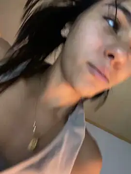 Snapshot of LilybethGray chatting on April 18, 11:05 pm LilybethGray online show from April 18, 11:05 pm