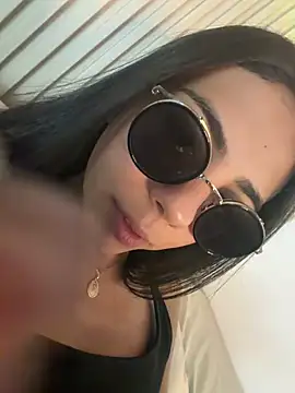 Snapshot of LilybethGray chatting on May 1, 8:57 pm LilybethGray online show from May 1, 8:57 pm