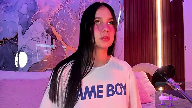 Emmiicute online show from October 16, 1:34 pm