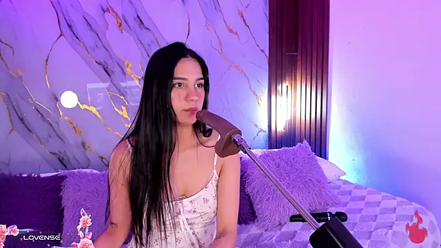 Snapshot of Emmiicute chatting on April 18, 7:58 pm Emmiicute online show from April 18, 7:58 pm