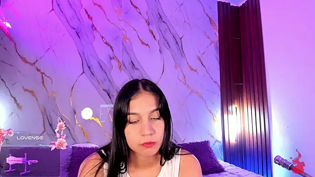 Snapshot of Emmiicute chatting on April 21, 1:42 am Emmiicute online show from April 21, 1:42 am