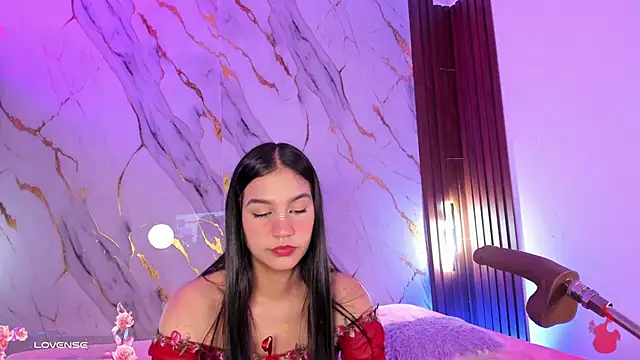 Snapshot of Emmiicute chatting on May 1, 8:35 pm Emmiicute online show from May 1, 8:35 pm