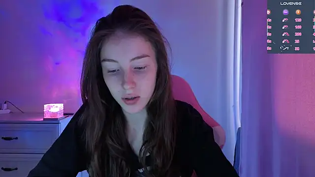 Snapshot of eskatmi chatting on June 1, 3:19 am eskatmi online show from June 1, 3:19 am
