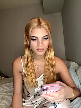 AriDaBratzDoll online show from September 26, 4:44 pm