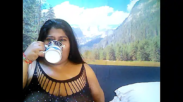 Snapshot of indianhoney694u chatting on October 7, 5:59 am indianhoney694u online show from October 7, 5:59 am