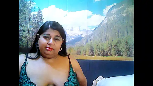 Snapshot of indianhoney694u chatting on October 14, 5:30 am indianhoney694u online show from October 14, 5:30 am