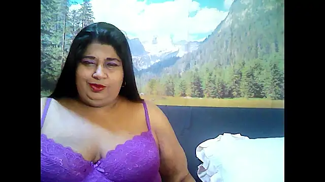 Snapshot of indianhoney694u chatting on October 24, 5:04 am indianhoney694u online show from October 24, 5:04 am