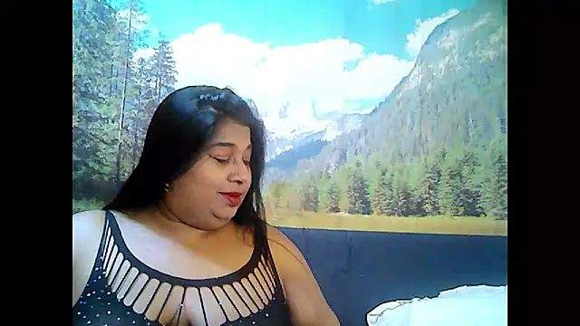 Snapshot of indianhoney694u chatting on October 29, 5:25 pm indianhoney694u online show from October 29, 5:25 pm