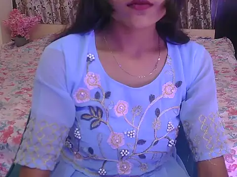 Snapshot of hoty-priya chatting on February 12, 4:40 am hoty-priya online show from February 12, 4:40 am