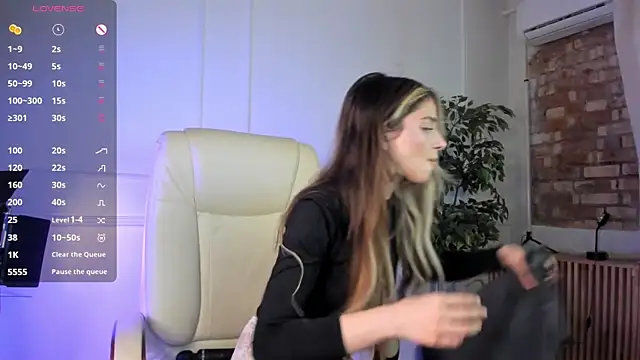 Snapshot of Blessed_Molly chatting on June 21, 7:22 am Blessed Molly online show from June 21, 7:22 am