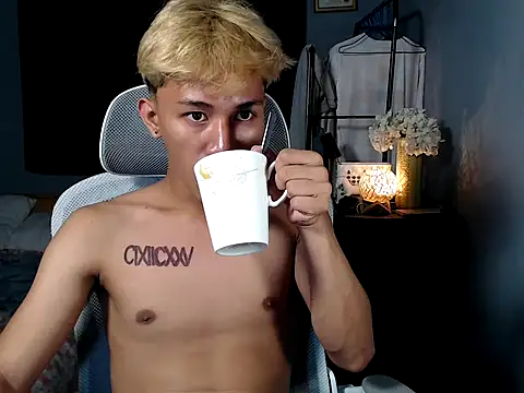 naughtyboyloy 0 online show from December 16, 6:24 pm