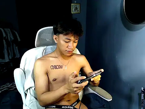 naughtyboyloy 0 online show from May 4, 4:47 pm