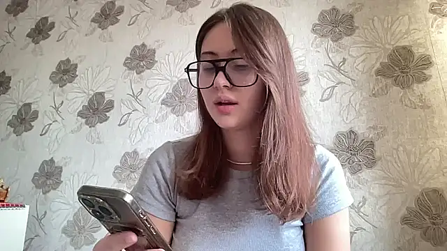 StellarAlice online show from November 30, 10:30 am