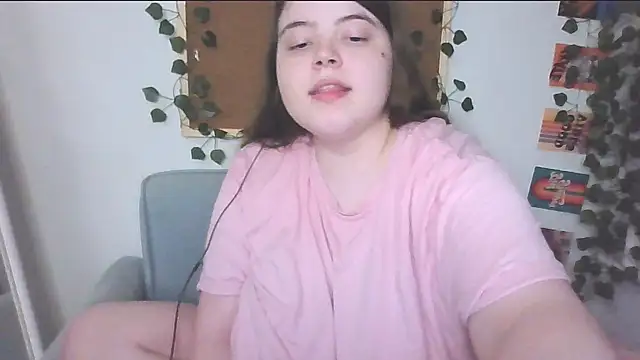 Snapshot of brattyprincessemma chatting on October 3, 6:27 pm brattyprincessemma online show from October 3, 6:27 pm