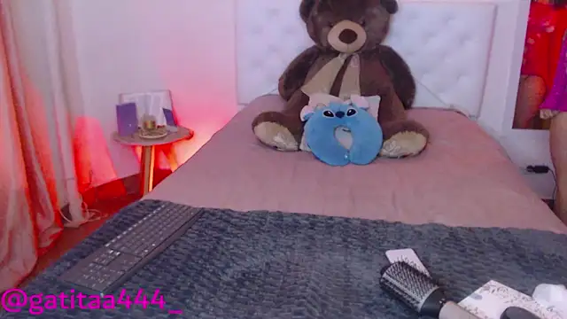 kylie444  online show from February 6, 8:12 pm