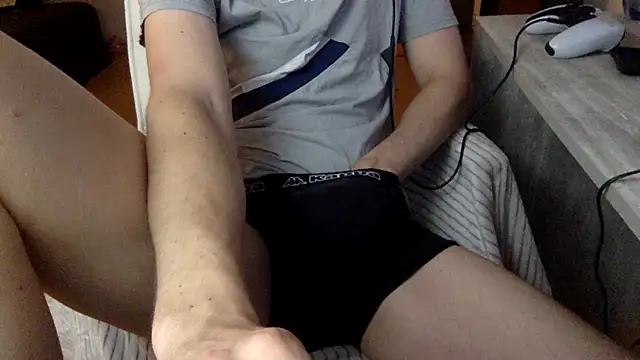 Snapshot of Breezydicksn chatting on October 27, 4:44 pm Breezydicksn online show from October 27, 4:44 pm