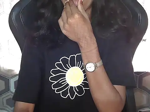 Richa Patel online show from November 6, 11:33 am