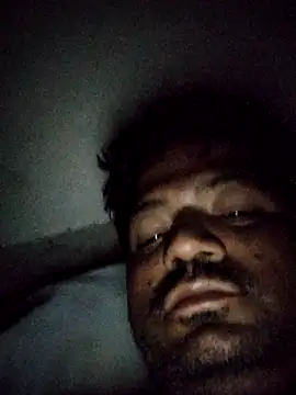 Snapshot of desilundladka chatting on April 11, 6:34 pm desilundladka online show from April 11, 6:34 pm