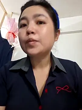 Snapshot of Minn-cute chatting on April 5, 3:04 am Minn-cute online show from April 5, 3:04 am