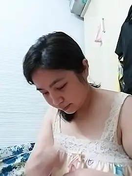 Snapshot of Minn-cute chatting on June 4, 2:17 am Minn-cute online show from June 4, 2:17 am
