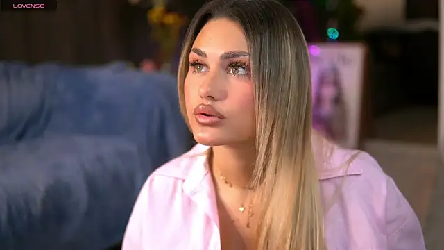 KayaAzur online show from November 6, 5:30 am